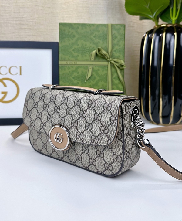 激安グッチバッグコピー側面デザイン